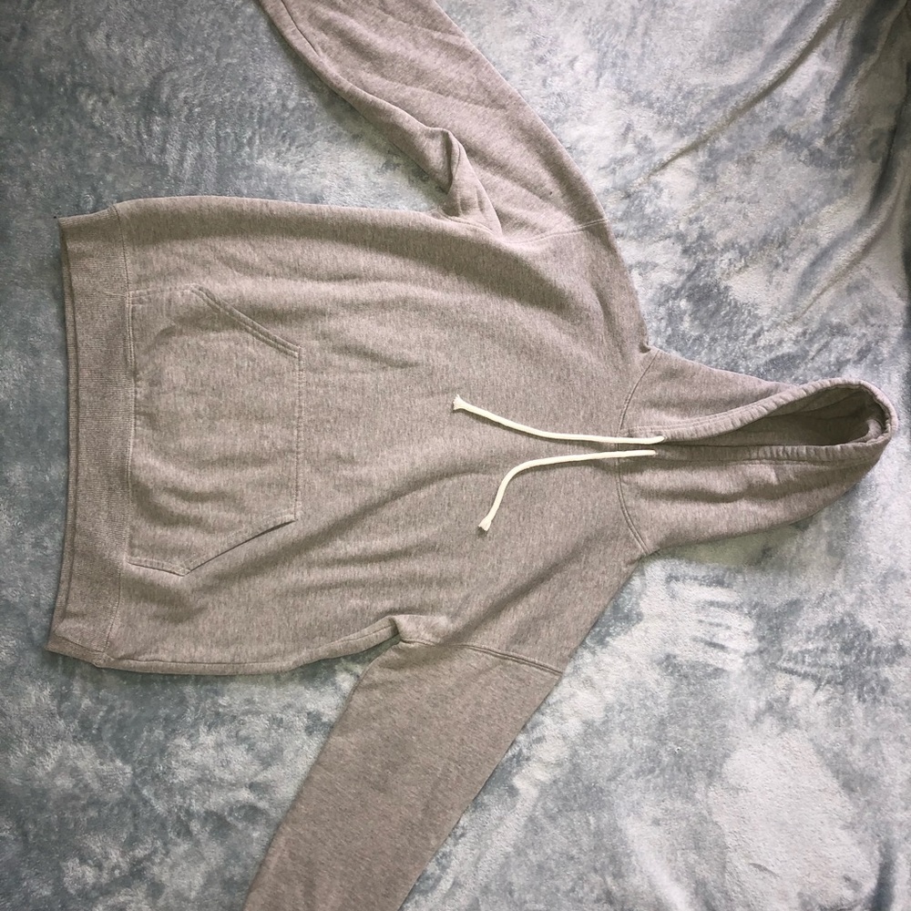 grey sweatshirt